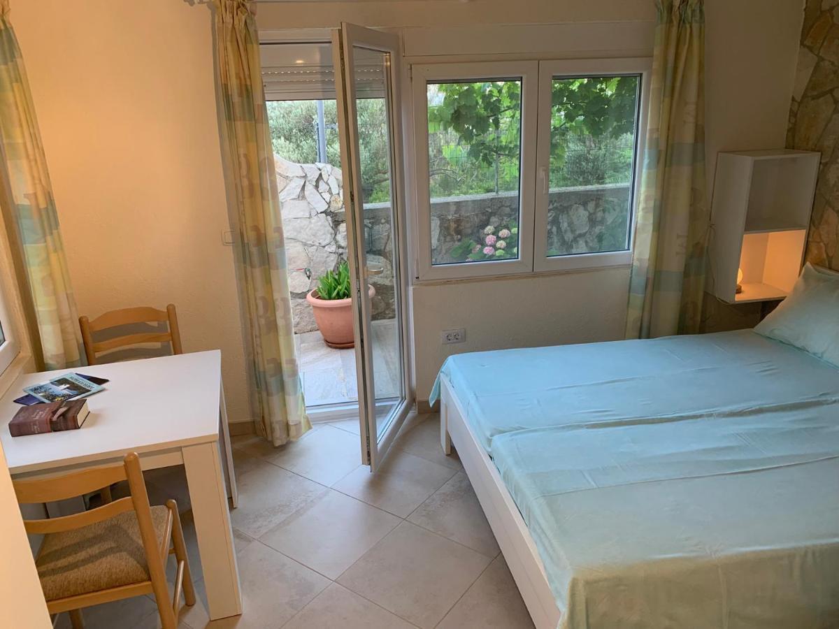 Apartments Mirian Petrovac Екстериор снимка